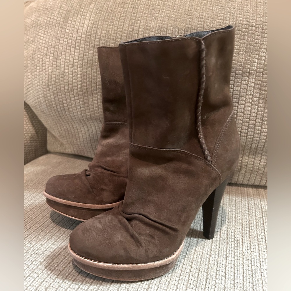 UGG Bianka Heeled Booties leather Suede Brown Size 7 Women’s LIKE NEW chocolate